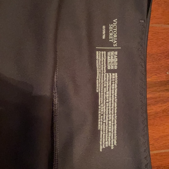 Grey Victoria Secret leggings with pockets - Picture 5 of 5